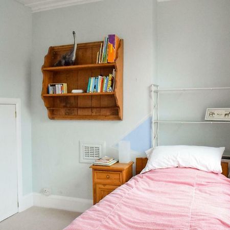 3 Bedroom Family House With A Superb Kitchen And Garden ロンドン エクステリア 写真