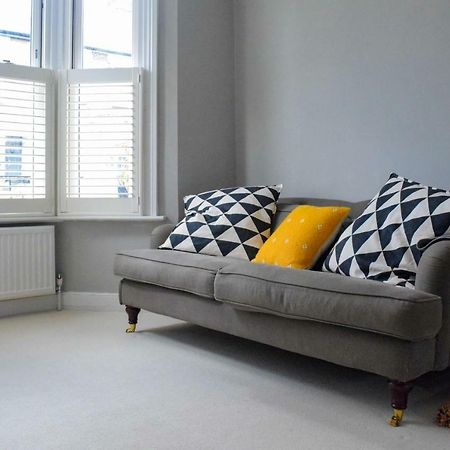 3 Bedroom Family House With A Superb Kitchen And Garden ロンドン エクステリア 写真