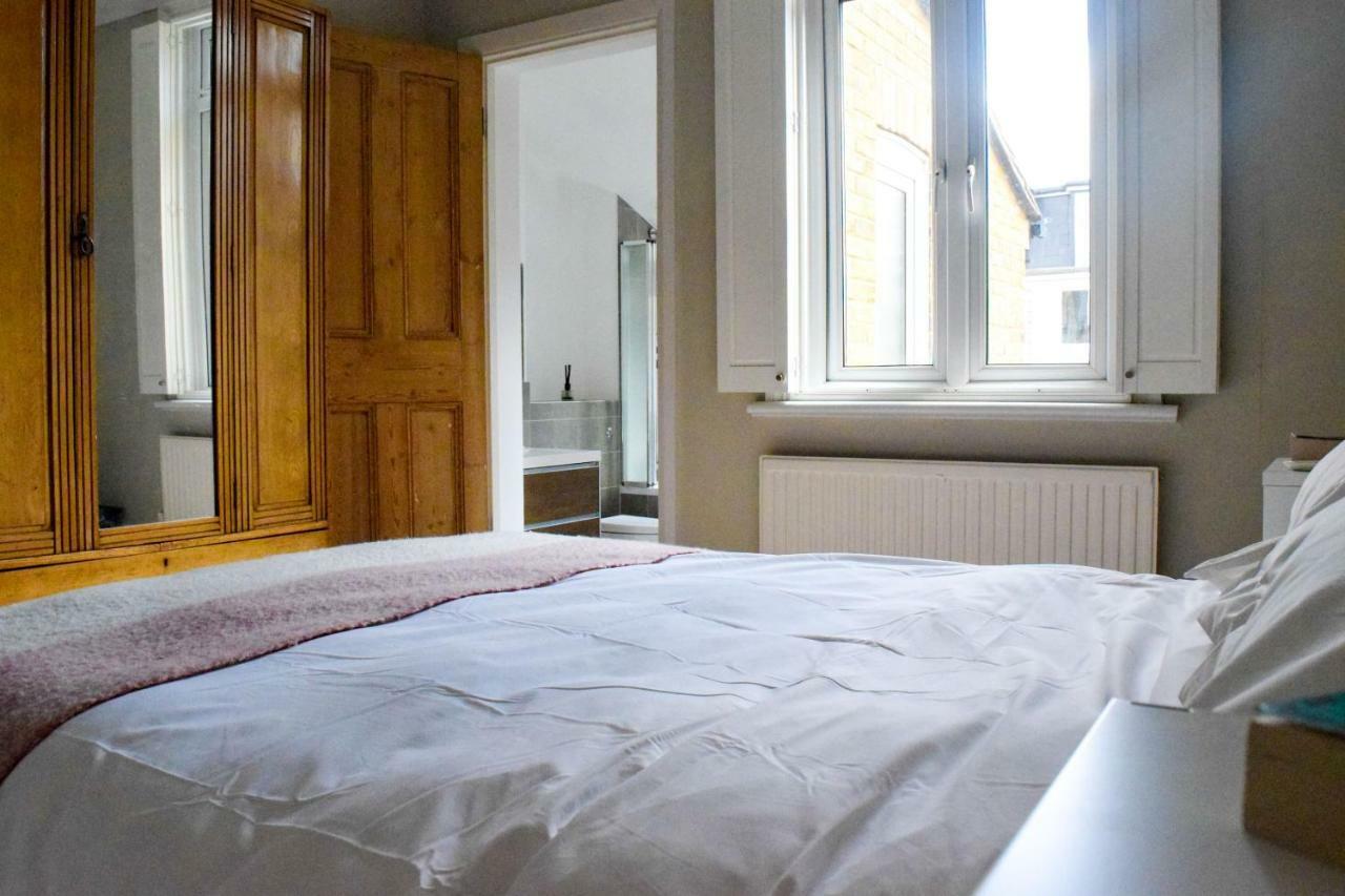 3 Bedroom Family House With A Superb Kitchen And Garden ロンドン エクステリア 写真