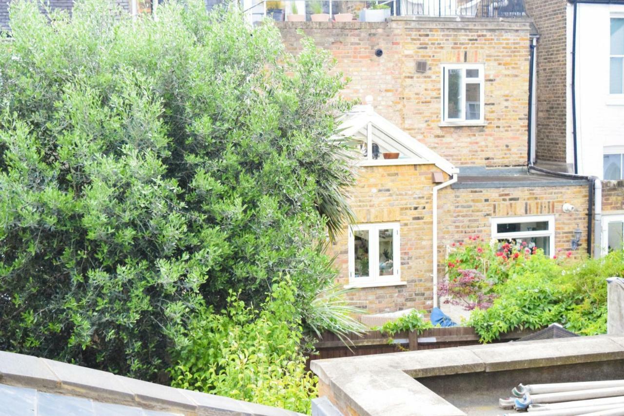 3 Bedroom Family House With A Superb Kitchen And Garden ロンドン エクステリア 写真