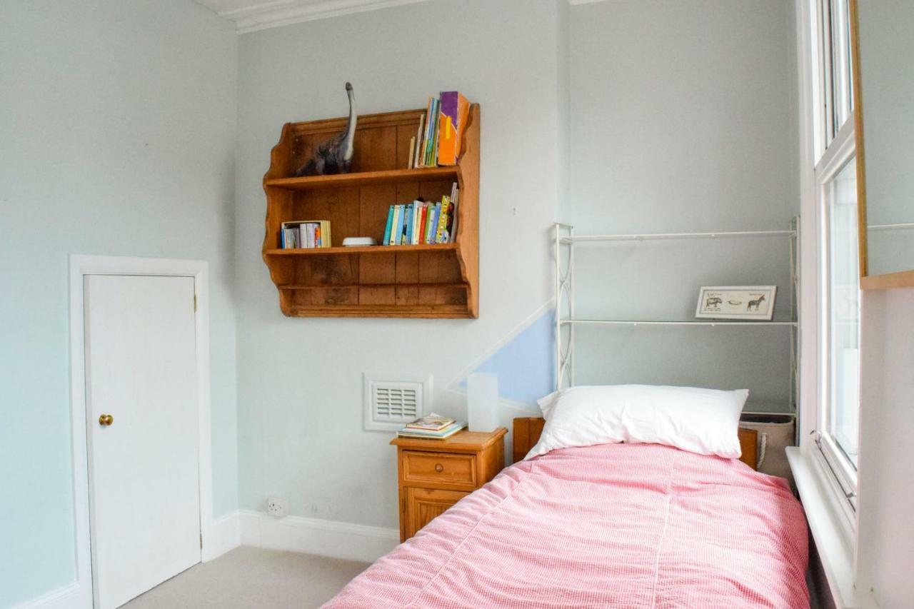 3 Bedroom Family House With A Superb Kitchen And Garden ロンドン エクステリア 写真