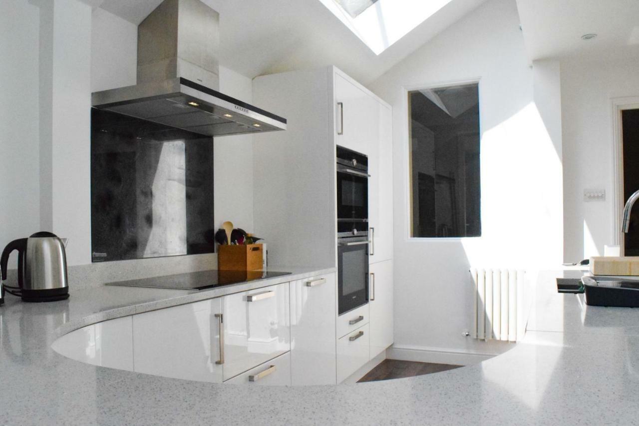 3 Bedroom Family House With A Superb Kitchen And Garden ロンドン エクステリア 写真
