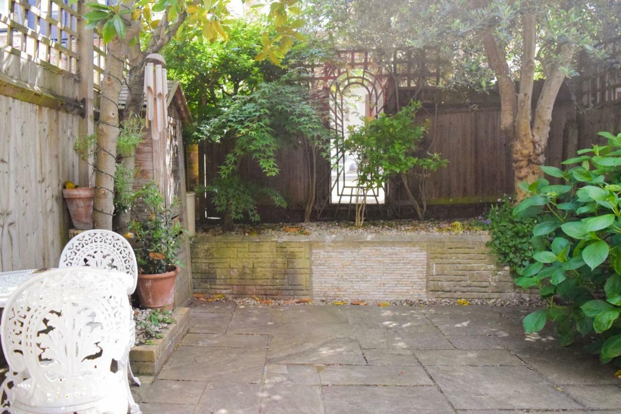 3 Bedroom Family House With A Superb Kitchen And Garden ロンドン エクステリア 写真