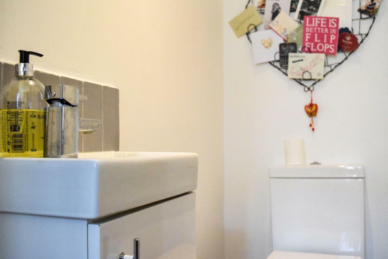 3 Bedroom Family House With A Superb Kitchen And Garden ロンドン エクステリア 写真