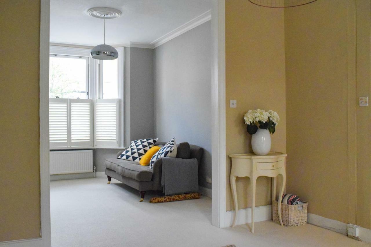 3 Bedroom Family House With A Superb Kitchen And Garden ロンドン エクステリア 写真