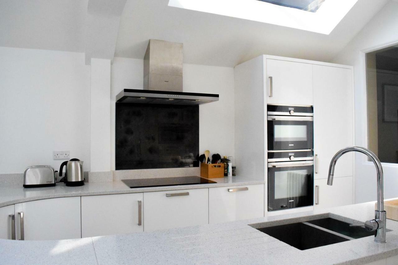 3 Bedroom Family House With A Superb Kitchen And Garden ロンドン エクステリア 写真