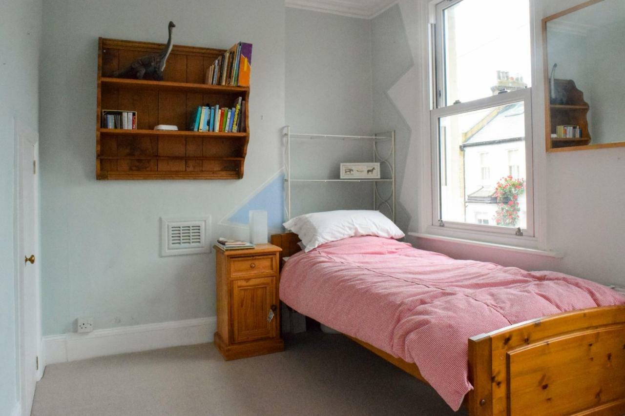 3 Bedroom Family House With A Superb Kitchen And Garden ロンドン エクステリア 写真