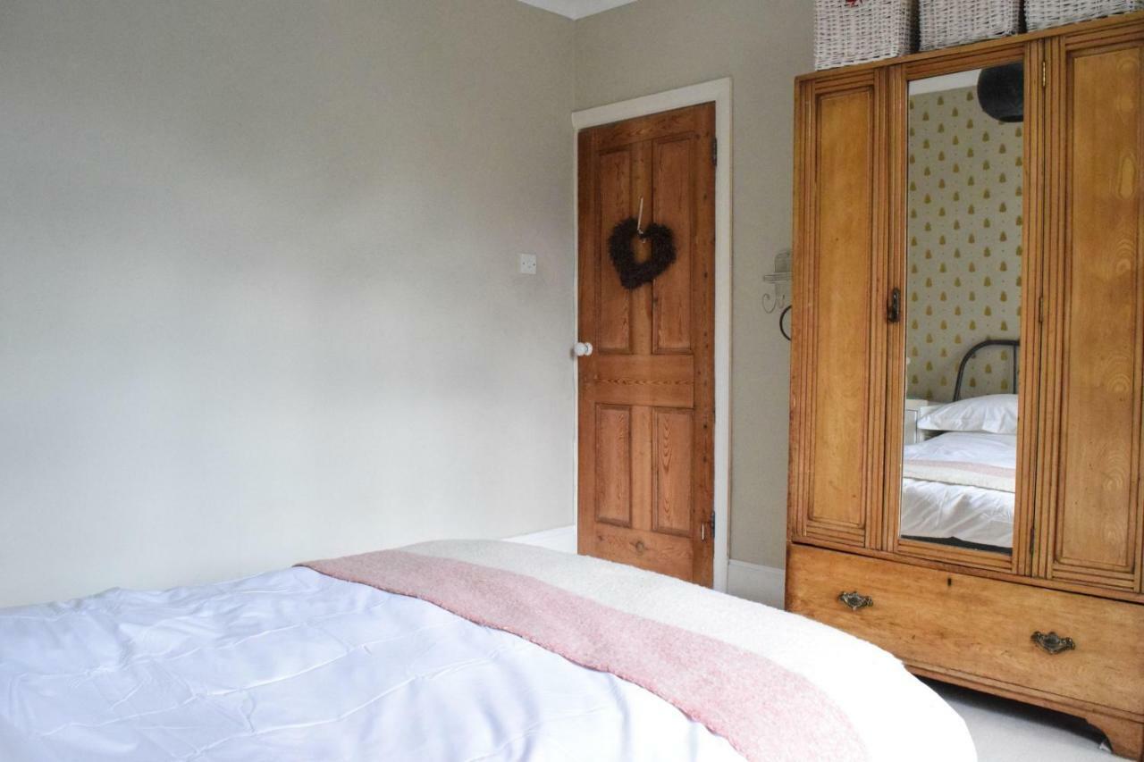 3 Bedroom Family House With A Superb Kitchen And Garden ロンドン エクステリア 写真