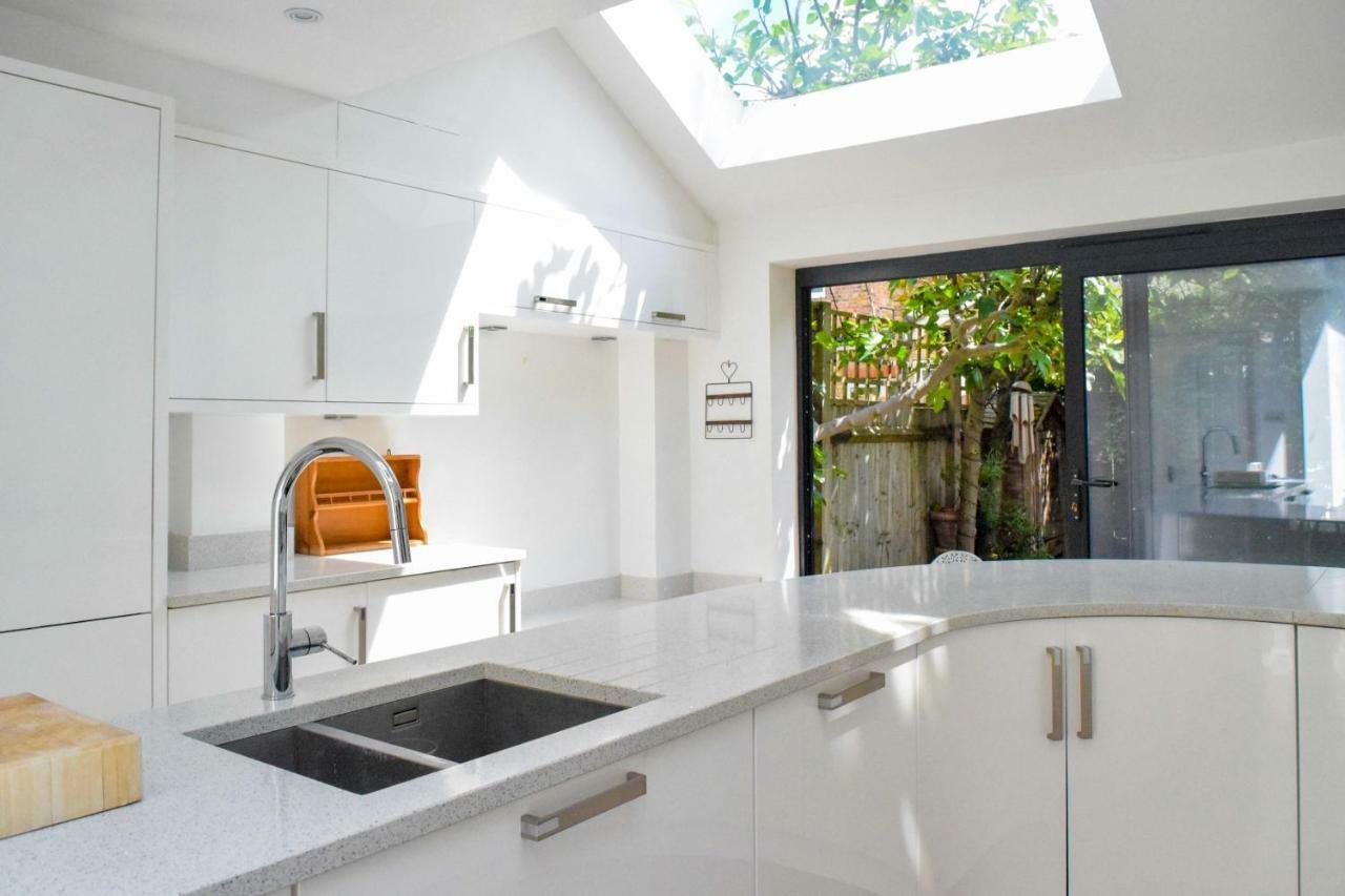 3 Bedroom Family House With A Superb Kitchen And Garden ロンドン エクステリア 写真